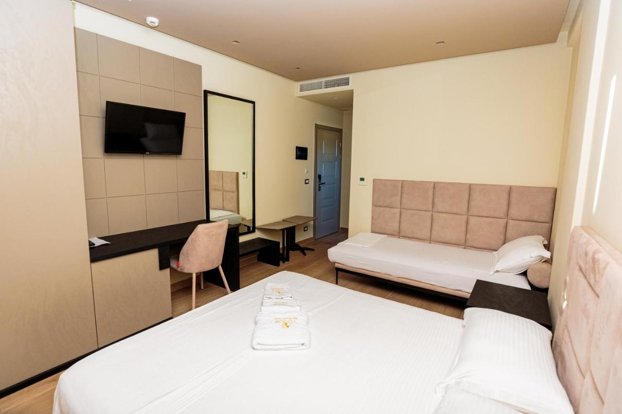 Vlorë Vogue Boutique Hotel מראה חיצוני תמונה
